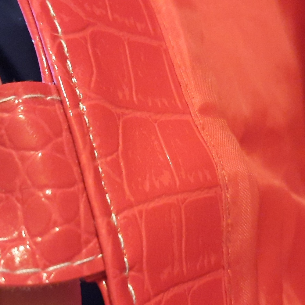 Red tote - Picture 7 of 8